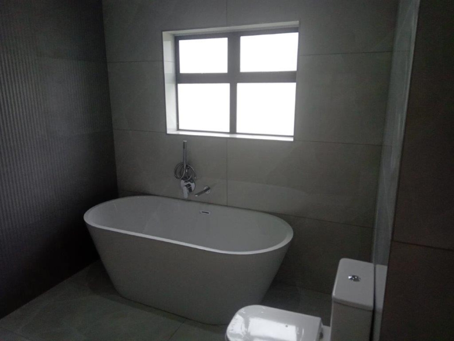 4 Bedroom Property for Sale in Wavecrest Eastern Cape